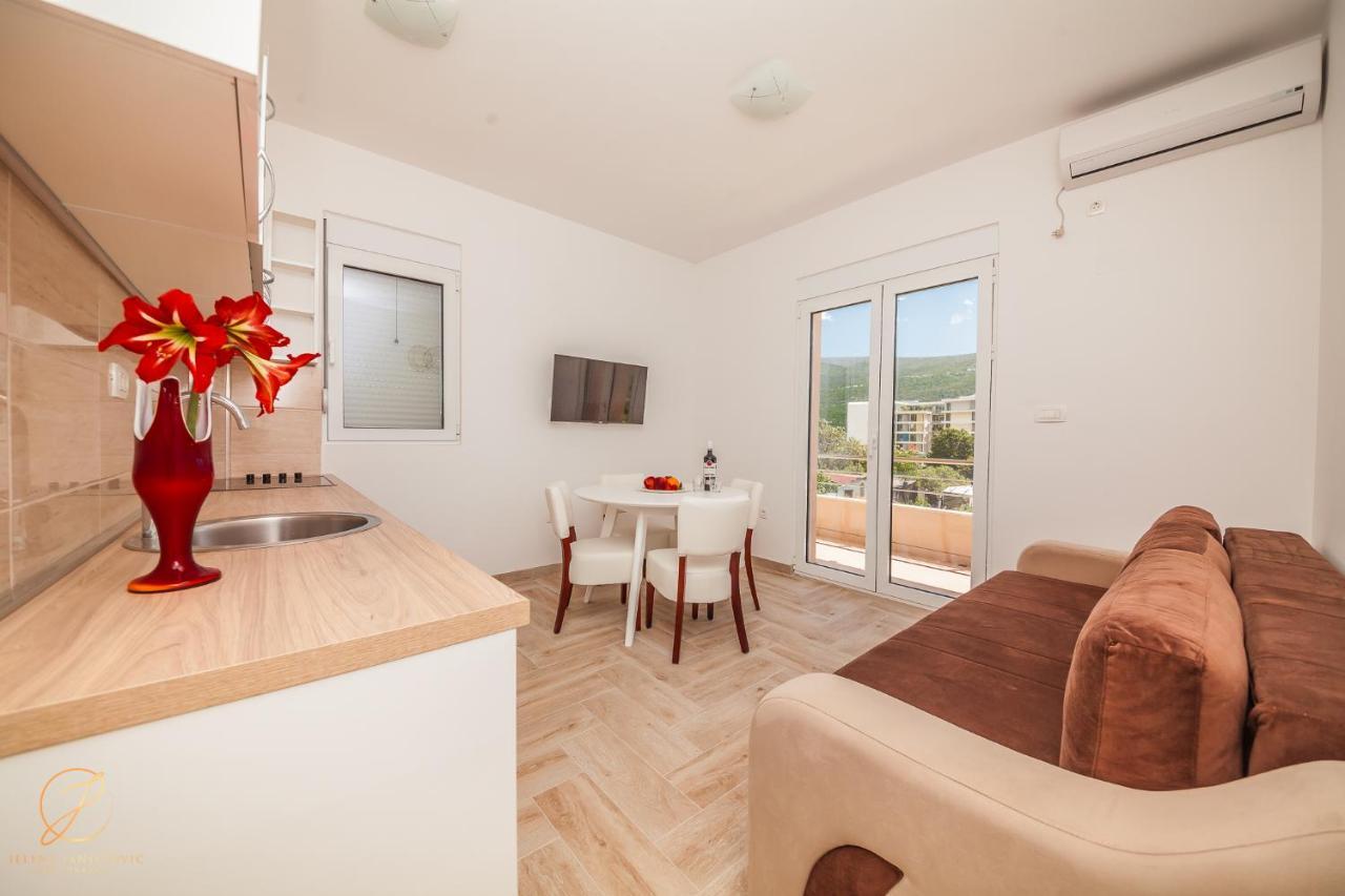 Apartments Ruzmarin Херцег-Нови Экстерьер фото