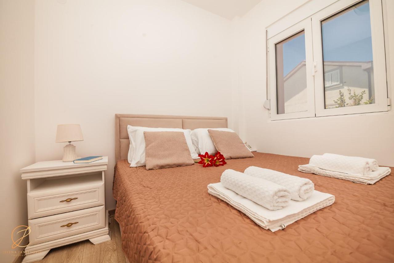 Apartments Ruzmarin Херцег-Нови Экстерьер фото